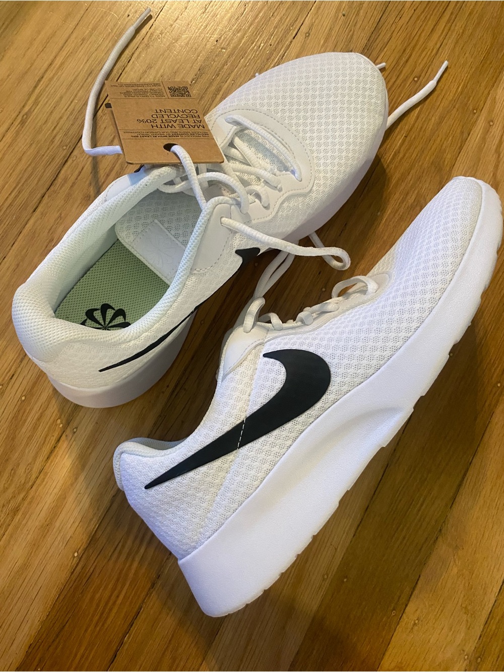 NEW Nike Tanjun White Black Mens Shoes